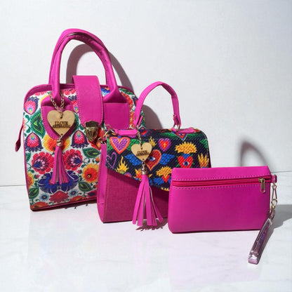 Trio de bolsas consta de Mediana , Mini y Cosmetiquera de material sintetico de alta calidad