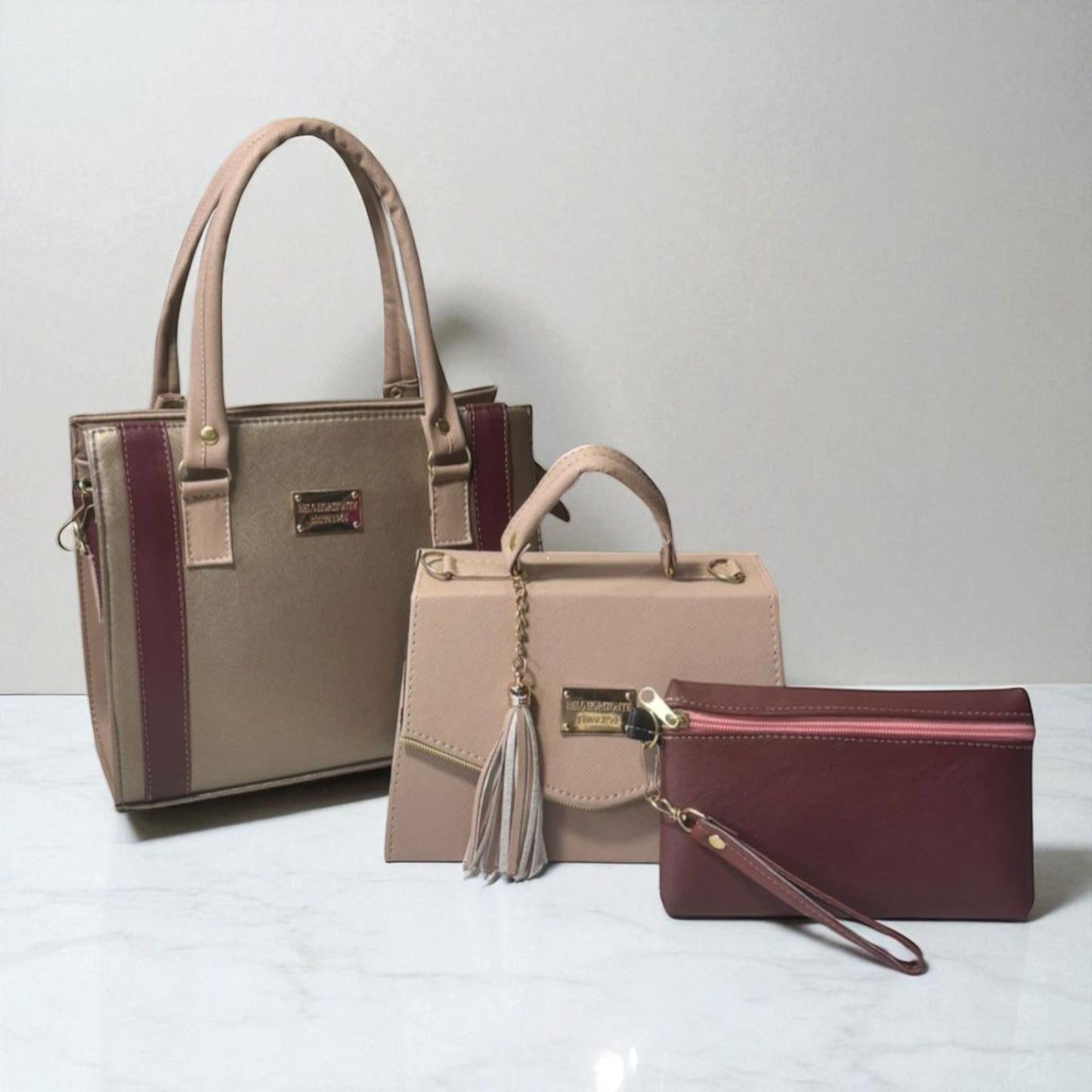 Trio de bolsas consta de Mediana , Mini y Cosmetiquera de material sintetico de alta calidad