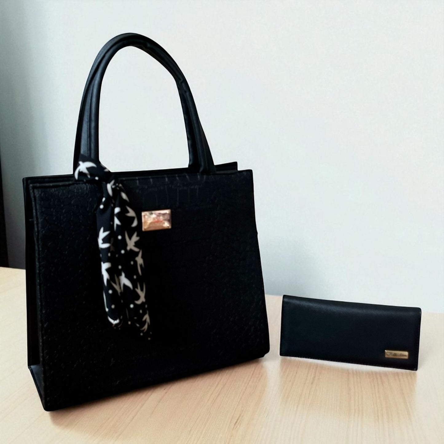 Bolsa de dama REGINA verde croco elegante grande con pañoleta moderna tendencia 2025