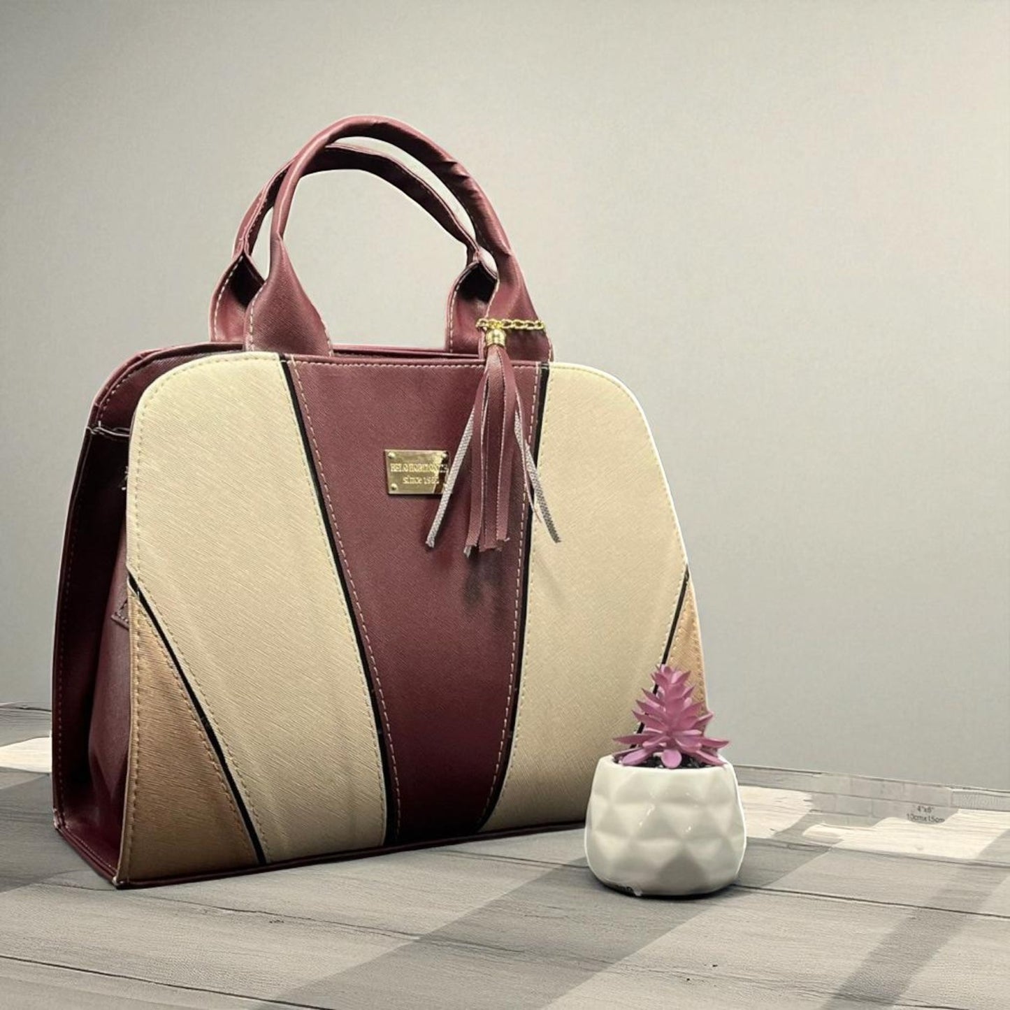 Bolsa Valentina Tricolor Negra Blanca Beige Sintética de Alta Calidad Moderna Elegante